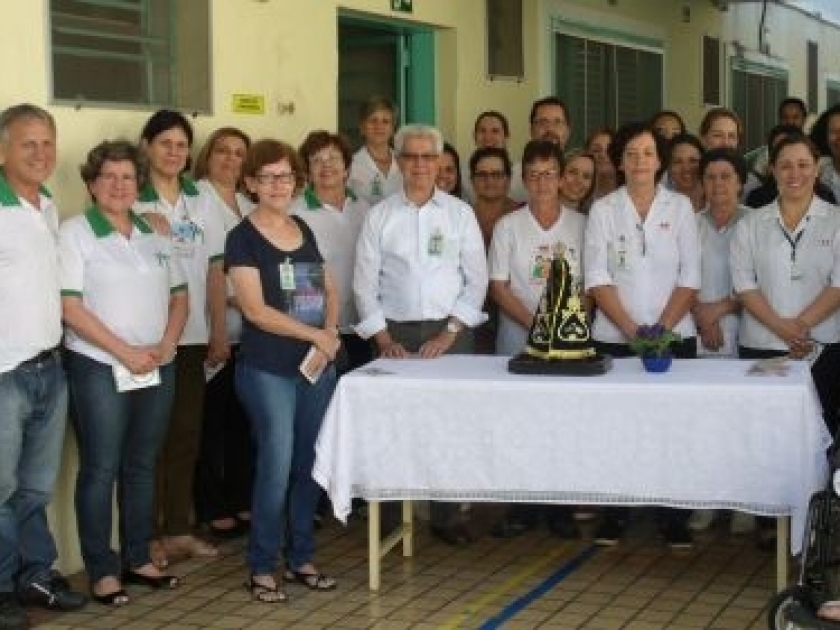 Santa Casa de Sertãozinho homenageia profissionais da saúde pelo seu dia