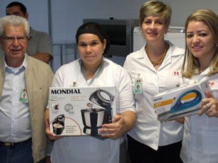 Colaboradores da Santa Casa que fazem aniversário no mês de junho ganham comemoração pelo seu dia