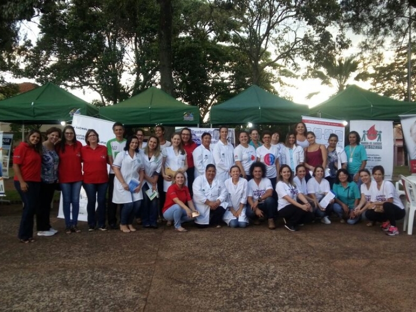 “Saúde em Ação”: Santa Casa de Sertãozinho orienta futuras mamães e divulga curso de gestante do hospital em ação realizada pela prefeitura