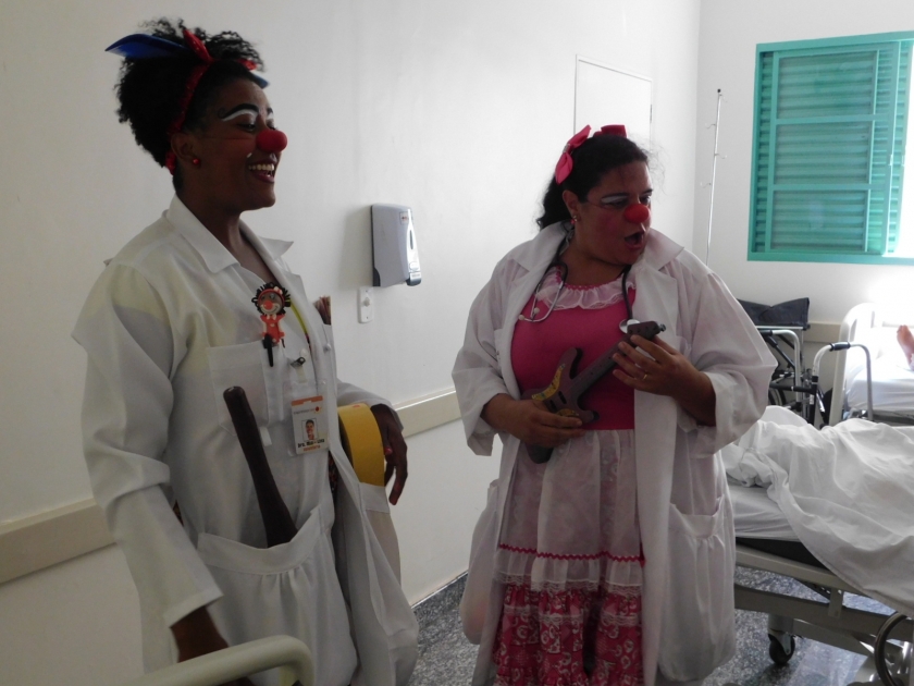 Voluntários do “Expresso Riso” animam pacientes e familiares na Santa Casa de Sertãozinho 