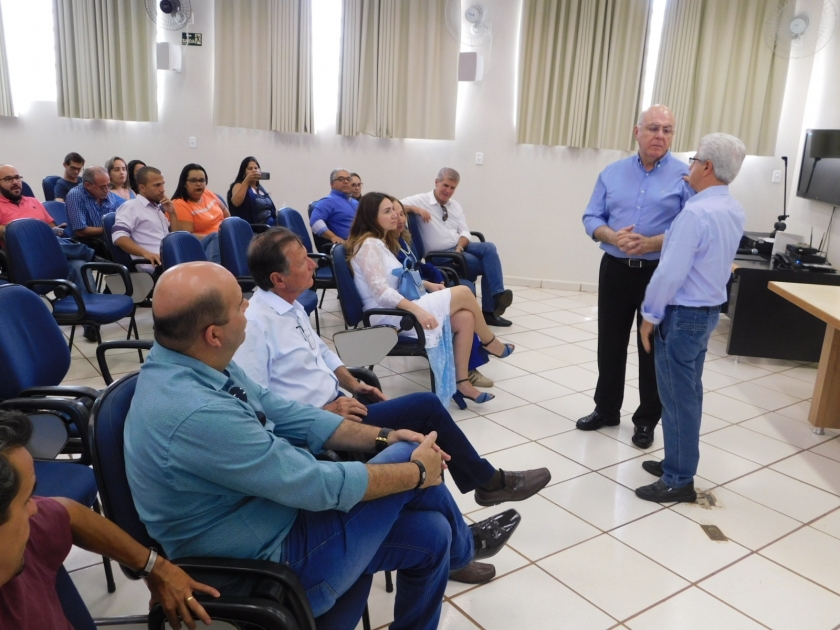 Deputado Federal Arnaldo Jardim visita Santa Casa de Sertãozinho 