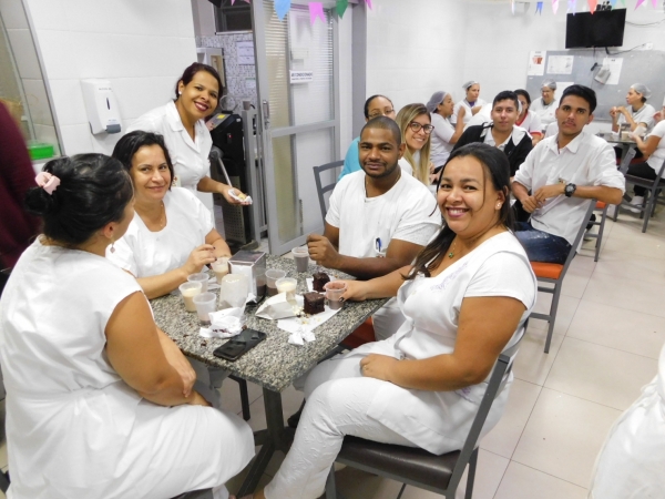 Em foco, colaboradores da Santa Casa de Sertãozinho durante café junino oferecido pelo hospital / FOTOS: Josiane Cunha