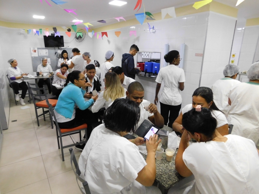 Colaboradores da Santa Casa de Sertãozinho ganham café junino