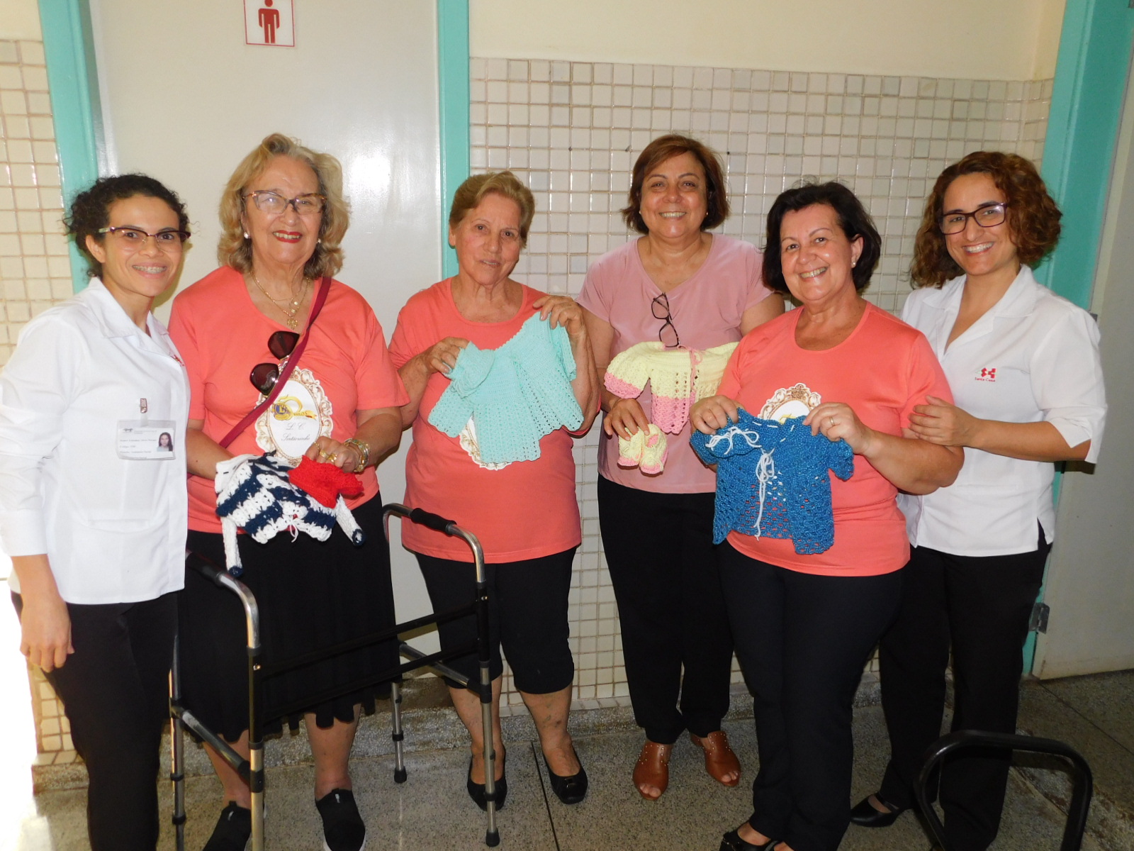 Santa Casa de Sertãozinho recebe doação de casacos e sapatinhos de crochê do Lions Clube de Sertãozinho