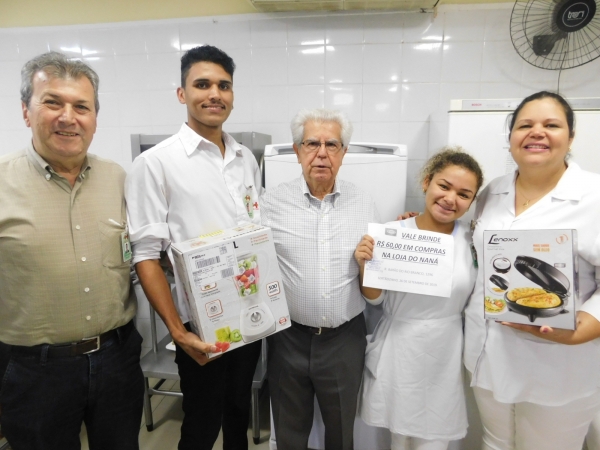 Três aniversariantes receberam os brindes sorteados pelo CIH e adquiridos todos os meses através de uma contribuição dos membros da Irmandade / FOTOS: Josiane Cunha