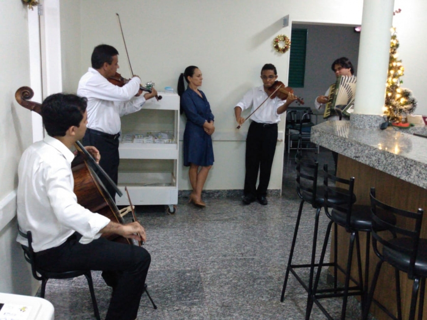 Grupo “Sinfonia da Paz” se apresenta novamente na Santa Casa durante comemorações natalinas 