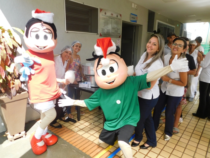 Personagens da Mônica e do Cebolinha visitam Santa Casa de Sertãozinho 