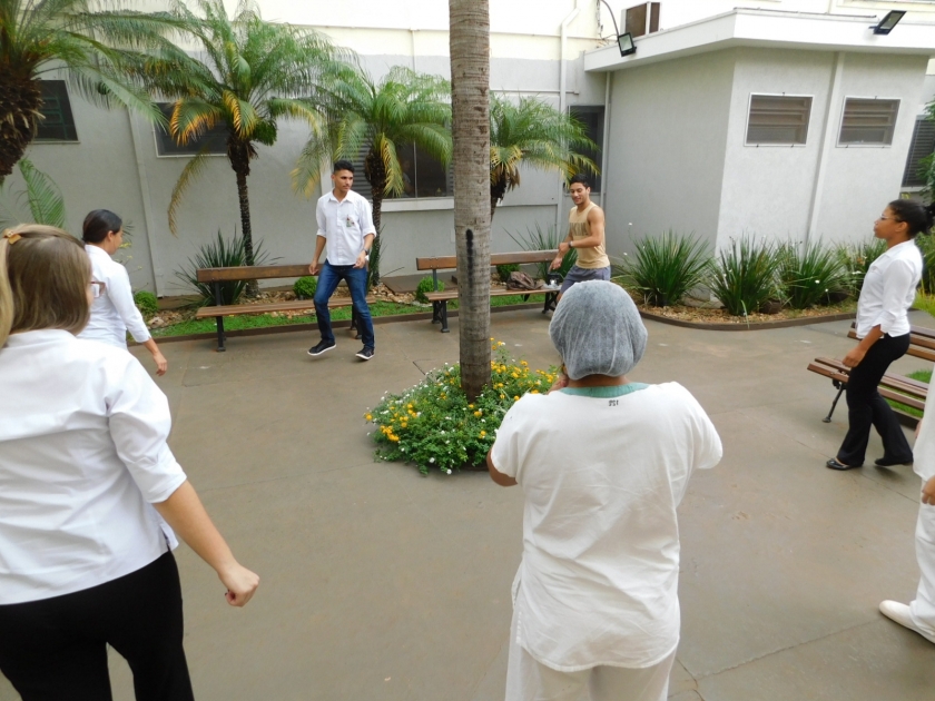 Santa Casa de Sertãozinho oferece ginástica laboral aos colaboradores durante comemorações do mês de dezembro