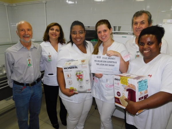 Três aniversariantes receberam os brindes sorteados pelo CIH e adquiridos todos os meses através de uma contribuição dos membros da Irmandade / FOTOS: Josiane Cunha