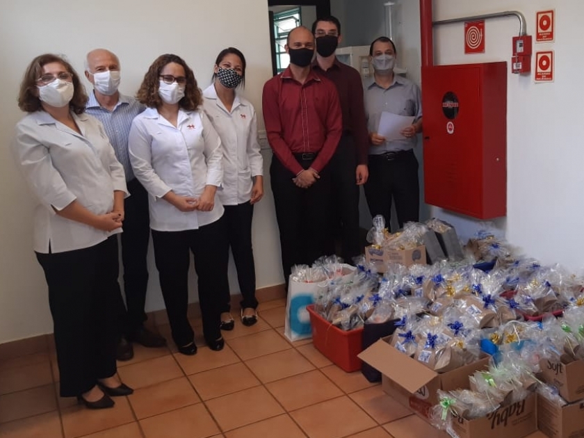 Colaboradores da Santa Casa são agraciados com mimos e mensagens em apoio à sua dedicação durante a pandemia 