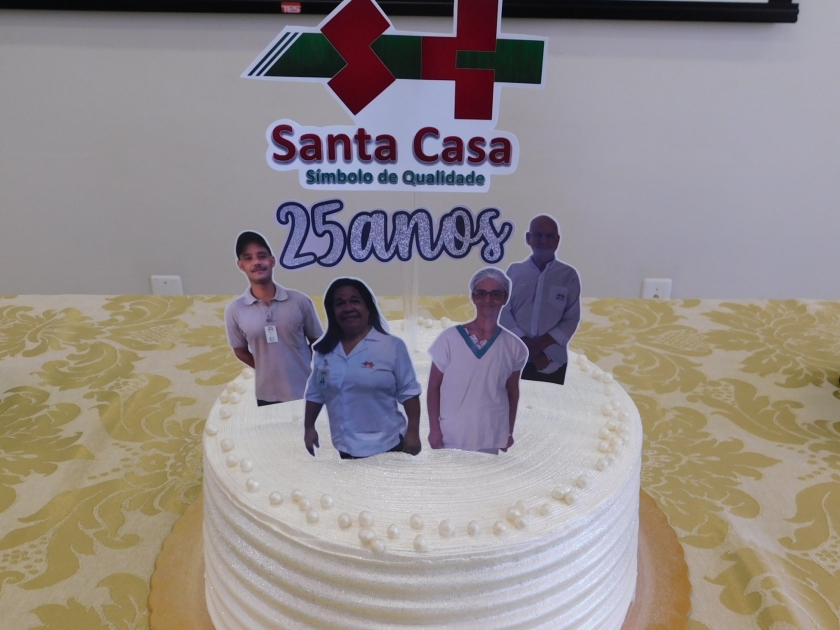 Santa Casa de Sertãozinho homenageia funcionários pelos 25 anos de trabalho