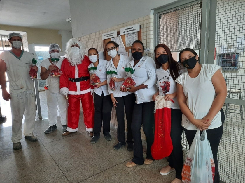 Papai Noel visita Santa Casa de Sertãozinho 