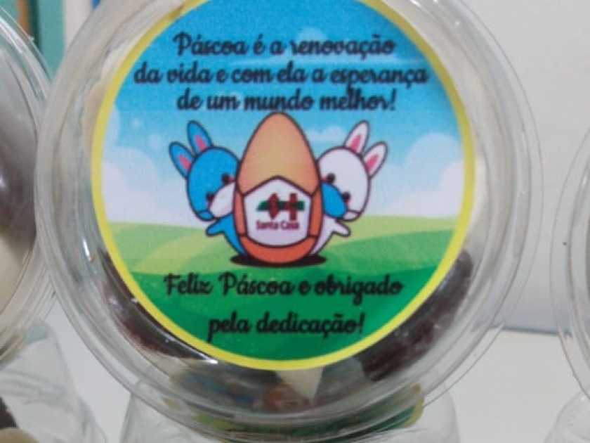 Colaboradores e pacientes da Santa Casa ganham mimo especial para comemorar a Páscoa