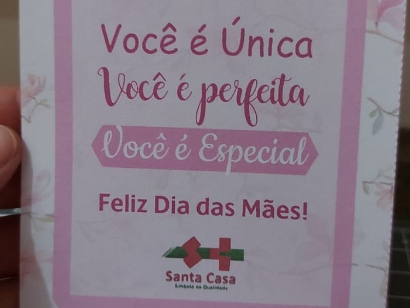 Santa Casa de Sertãozinho homenageia mamães pelo seu dia 