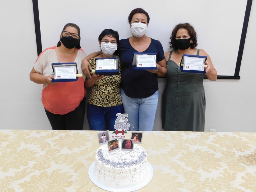 Santa Casa de Sertãozinho homenageia funcionários pelos 25 anos de trabalho