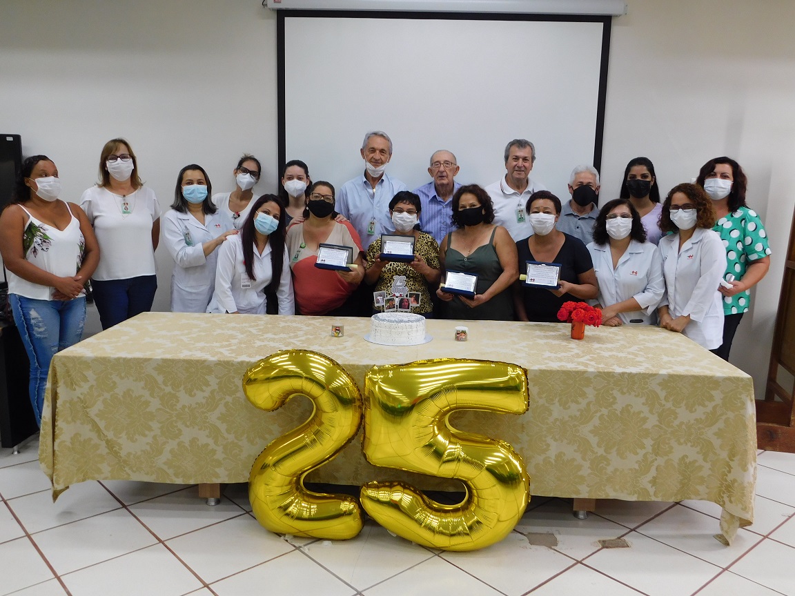 Santa Casa de Sertãozinho homenageia funcionários pelos 25 anos de trabalho