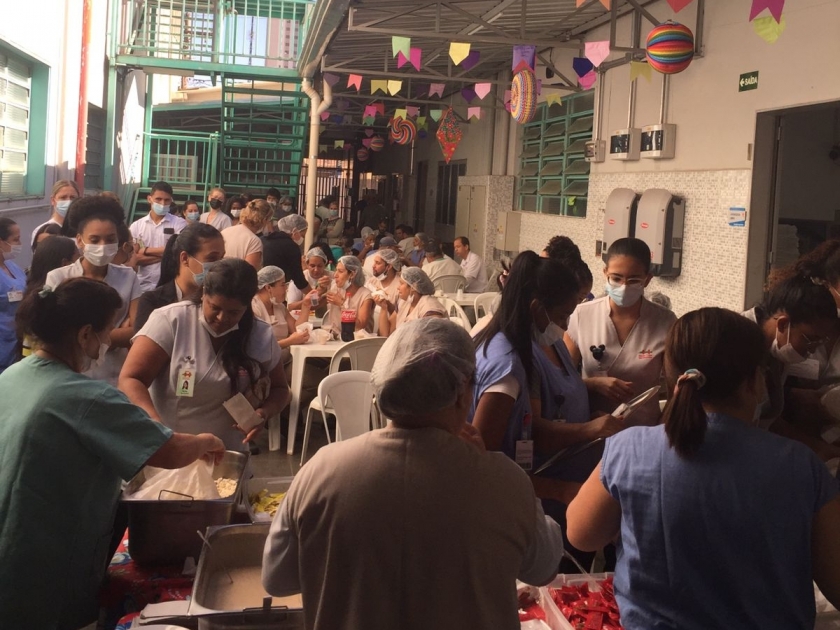 Colaboradores da Santa Casa de Sertãozinho ganham festa junina