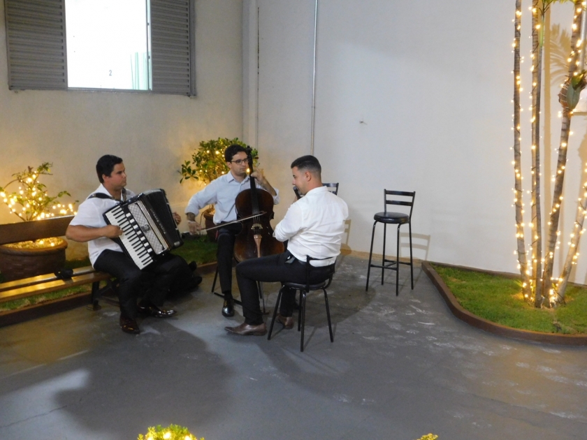 Grupo “Sinfonia da Paz” se apresenta e encanta colaboradores, pacientes e familiares da Santa Casa 