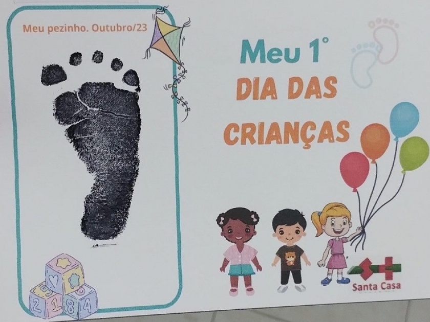 No dia das crianças, Santa Casa entrega cartões com pezinhos carimbados dos bebês da UTI Neonatal aos pais