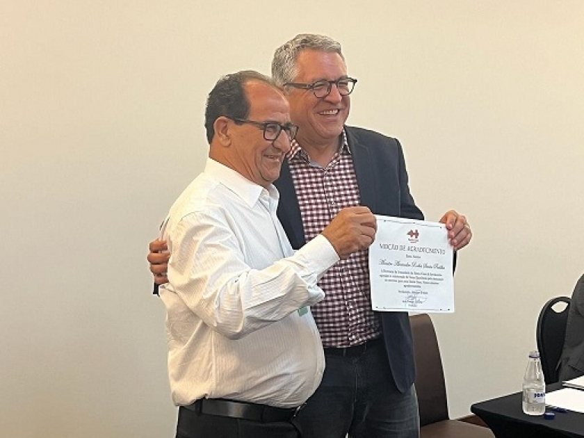 Provedor da Santa Casa entrega Moção de Agradecimento ao Ministro, Alexandre Padilha