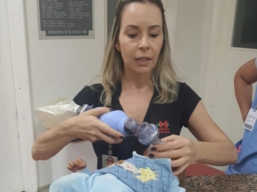 Equipe da pediatria recebe treinamento de Ressuscitação Cardiopulmonar