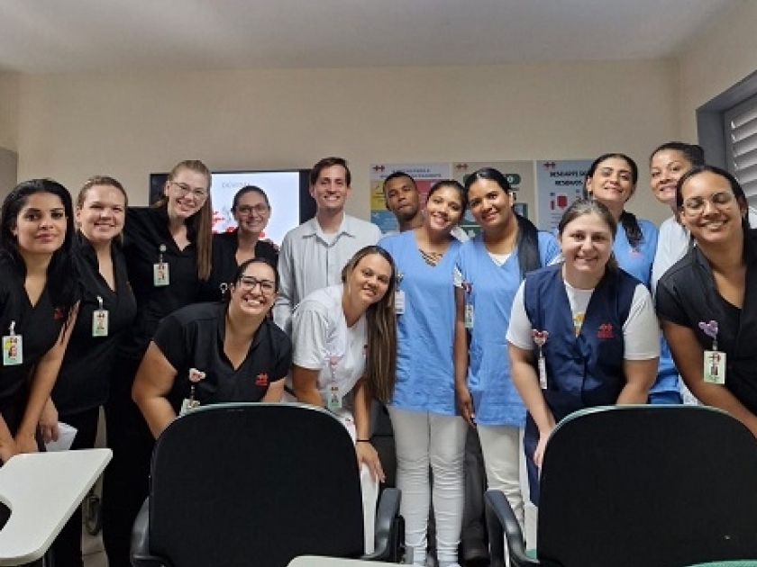 Equipe de enfermagem da Santa Casa participa de treinamento de hemotransfusão