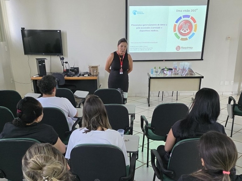 Colaboradores da Santa Casa participam de palestra sobre 