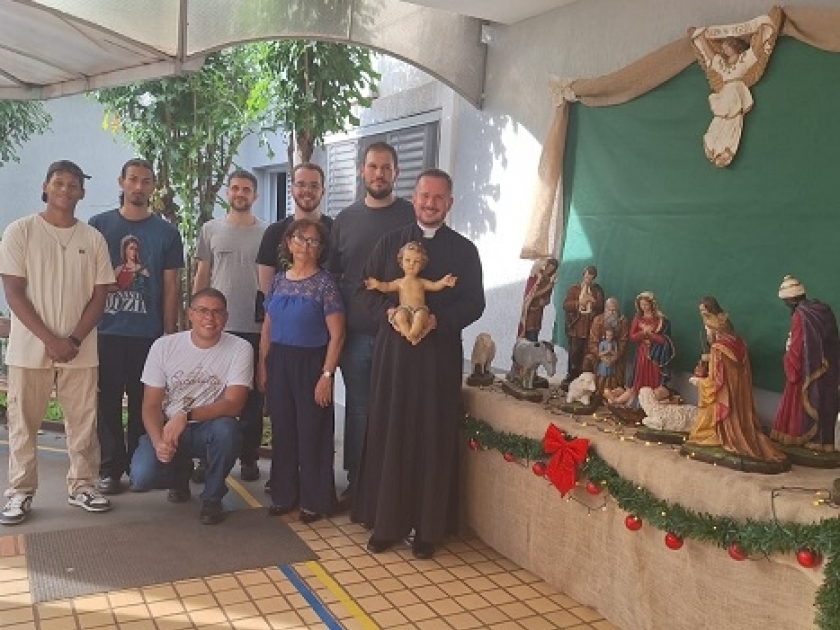TBT da visita da Padre Alessandro à Santa Casa de Sertãozinho