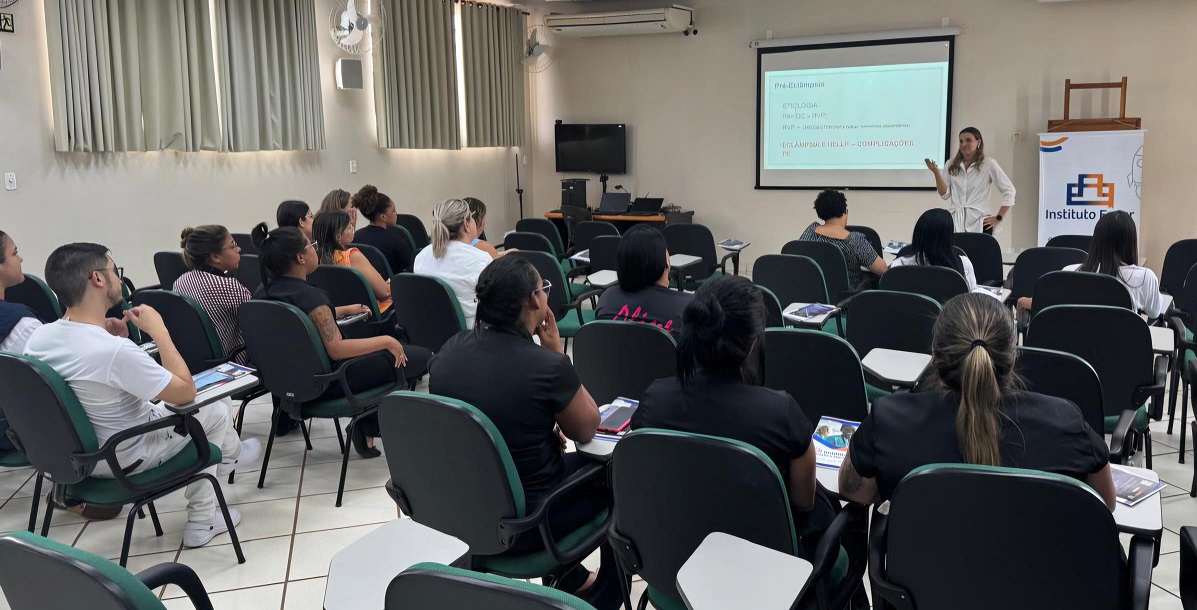 Colaboradores da Santa Casa de Sertãozinho participam de treinamento sobre