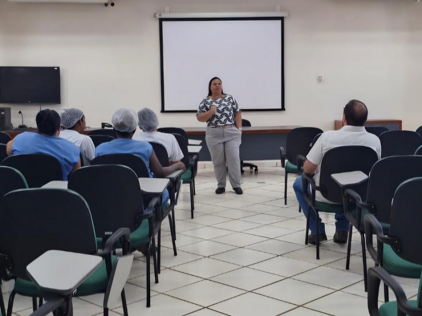Colaboradores da Santa Casa assistem a palestra sobre 