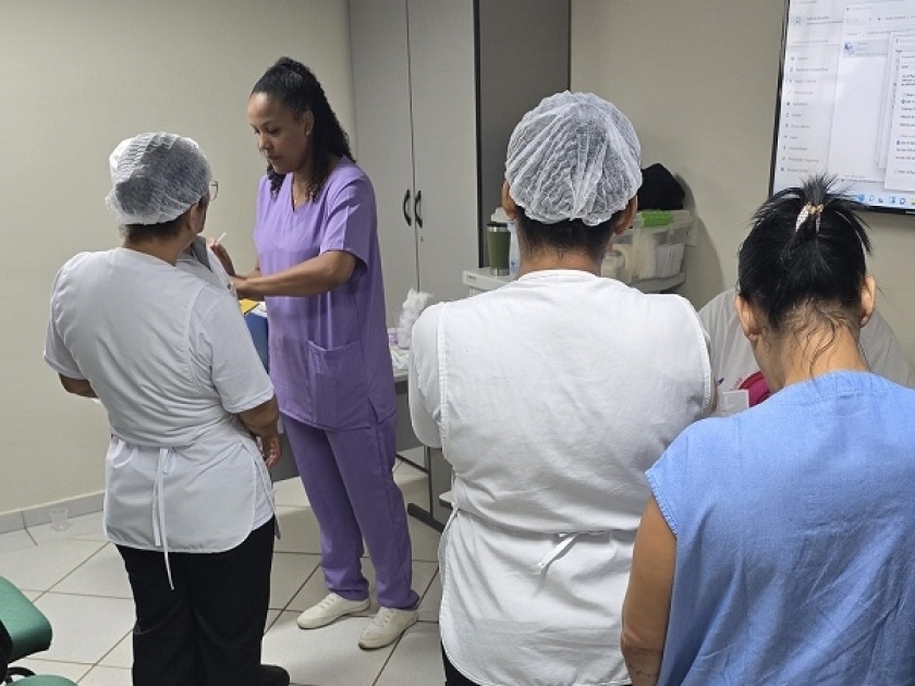 Colaboradores da Santa Casa recebem vacina contra H1N1