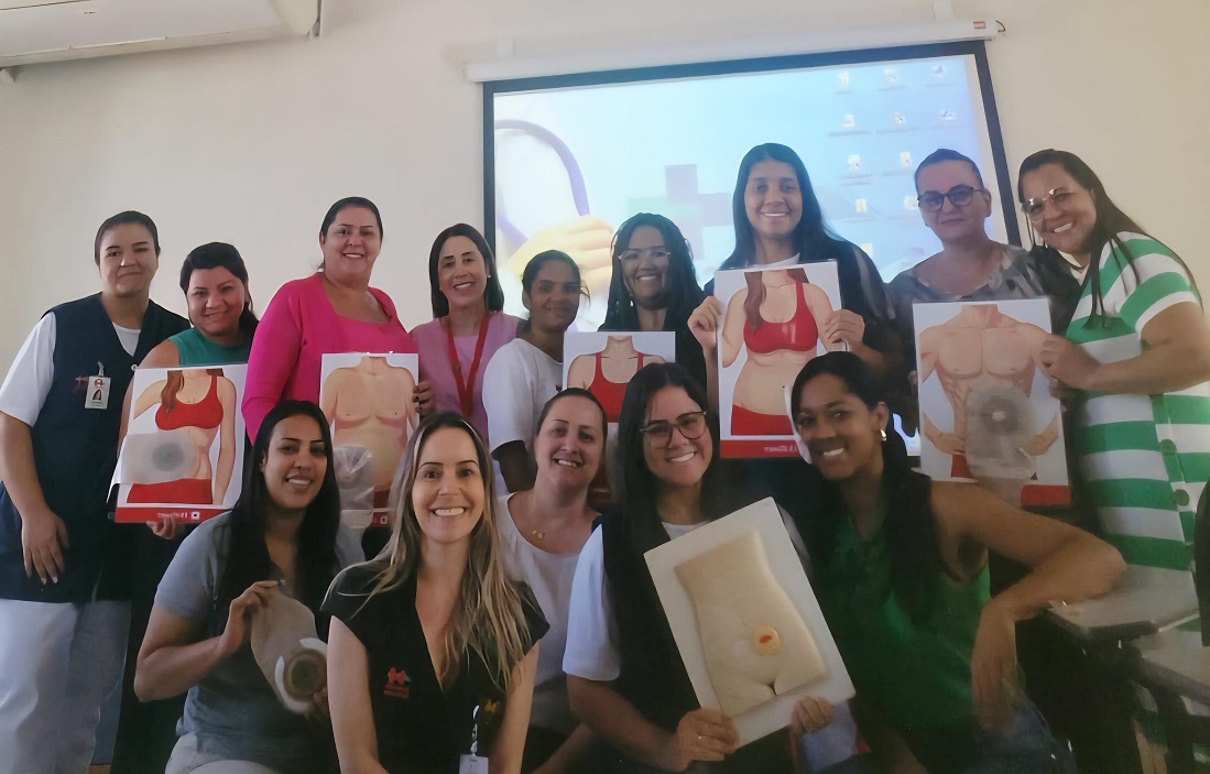 Colaboradores da Santa Casa participam de treinamento para aperfeiçoamento em cuidados com colostomia