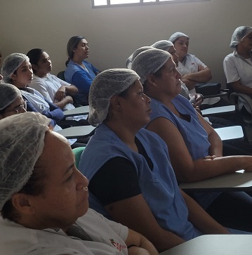 Colaboradores do setor de hotelaria da Santa Casa recebem treinamento sobre práticas e técnicas utilizadas durante o trabalho