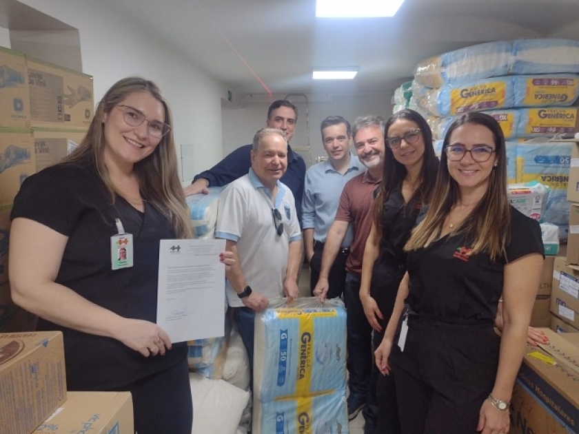 Santa Casa recebe doação de fraldas da Loja Maçônica 