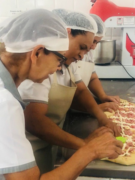 Conheça parte da equipe que prepara as refeições servidas na Santa Casa