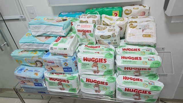 Santa Casa recebe doação de fraldas de família de bebê que ficou internado na UTI Neonatal