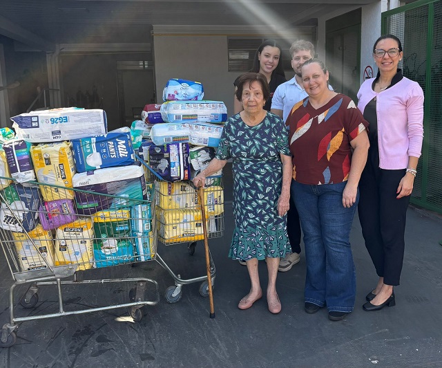 Santa Casa recebe doação de munícipe que escolheu fraldas como presente de aniversário