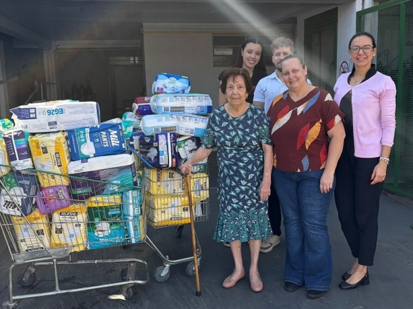Santa Casa recebe doação de munícipe que escolheu fraldas como presente de aniversário