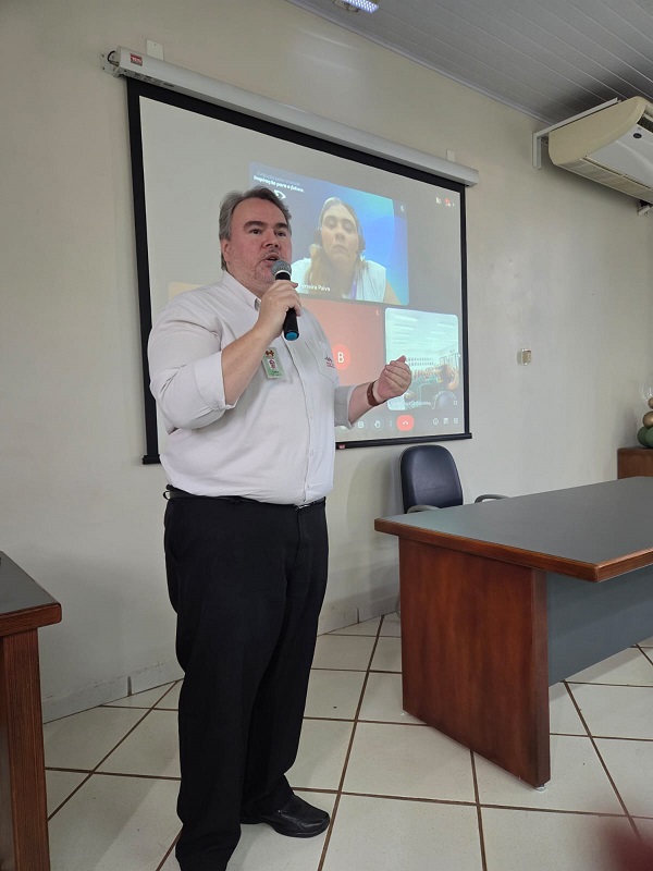 Colaboradores da Santa Casa participam de apresentação de novo software que será implantado no hospital