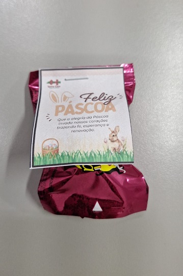 Santa Casa presenteia colaboradores e pacientes com mimo de Páscoa