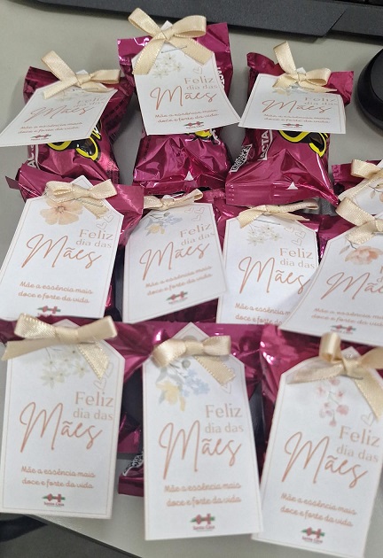 Pacientes da Santa Casa recebem mimo junto ao café da manhã em homenagem ao Dia das Mães